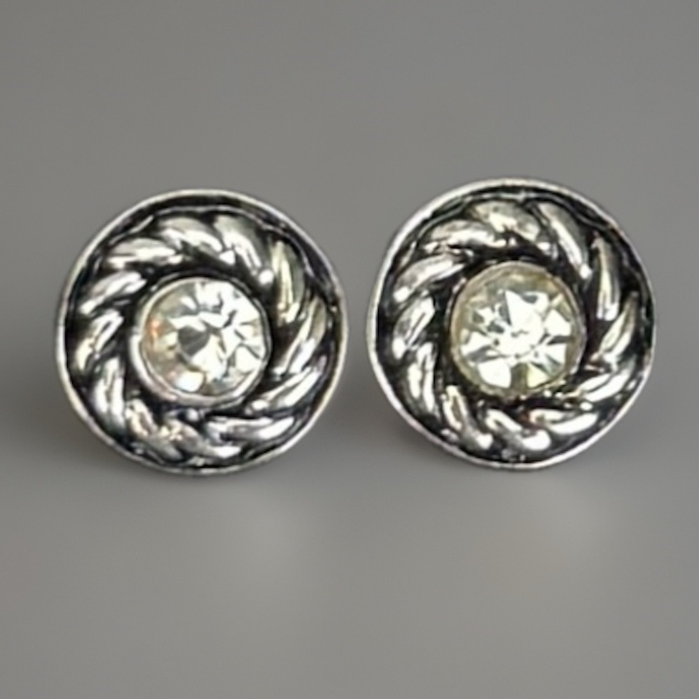 Beautiful, vintage simple, silvertone, bling etched pierced earrings - Picture 3 of 9